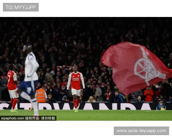 伯恩利中场组织力强，克拉文公园再现辉煌，克恩里伯斯