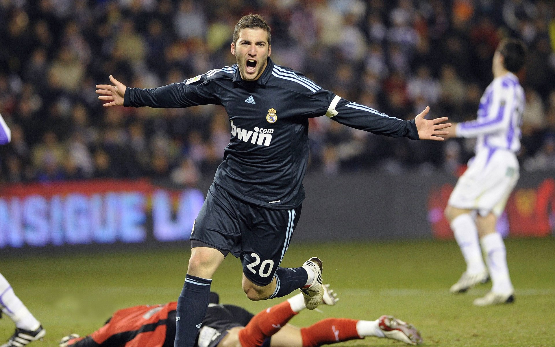 俱乐部转会制度未防范短期利益驱动